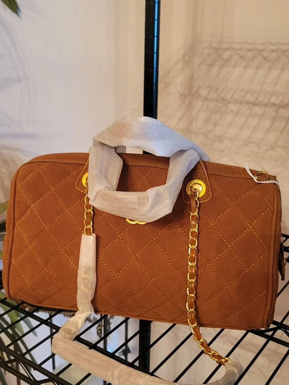 **Suede beauty! Shoulder bag style. No brand. New!